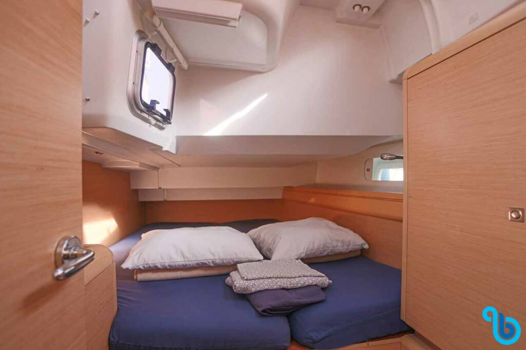 Sun Odyssey 419, 