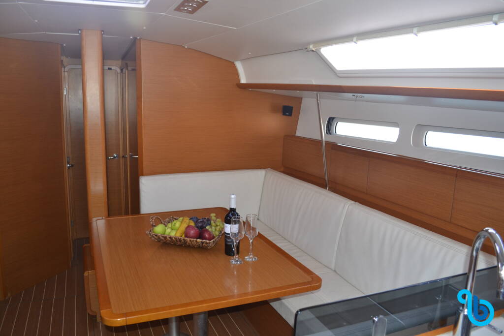 Sun Odyssey 439, Triada