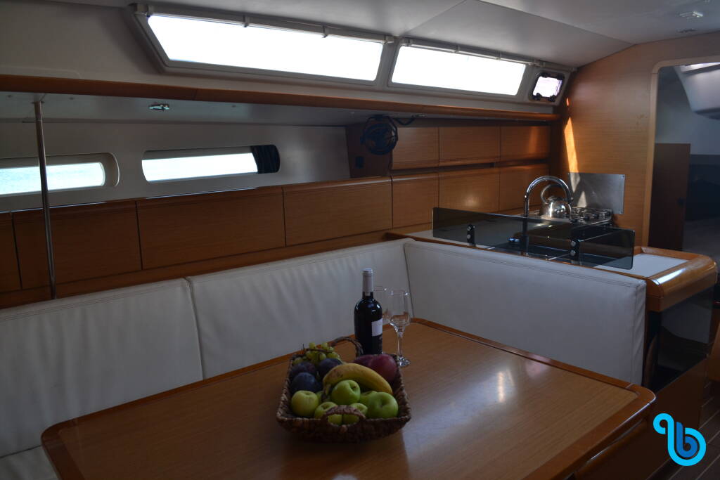 Sun Odyssey 439, Triada