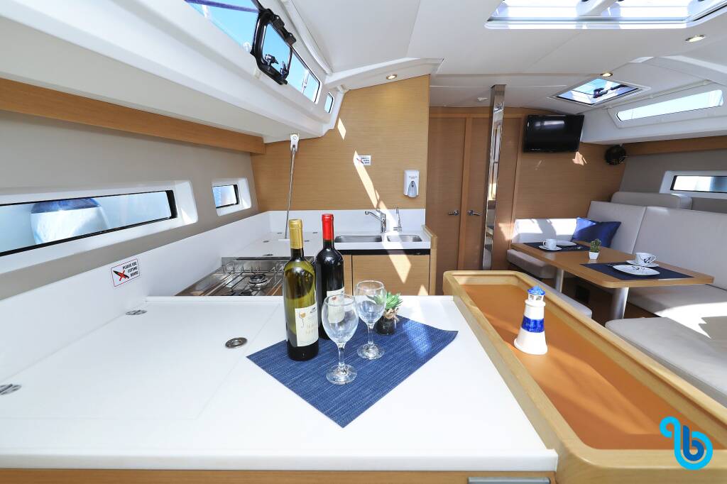 Sun Odyssey 440, 