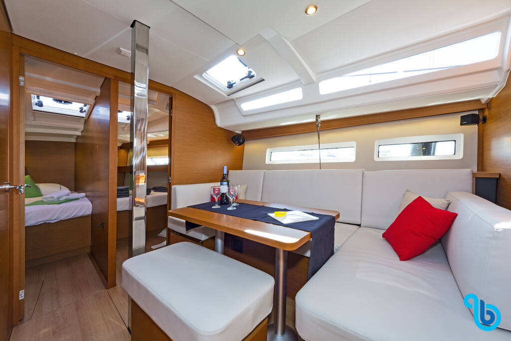 Sun Odyssey 440, DORY