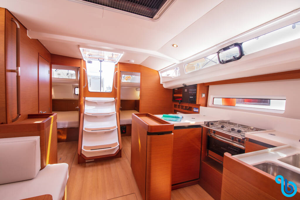 Sun Odyssey 440, Trinity