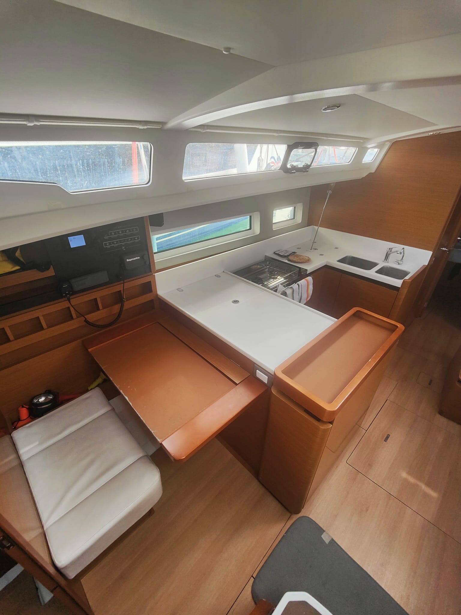 Sun Odyssey 440, Iddu