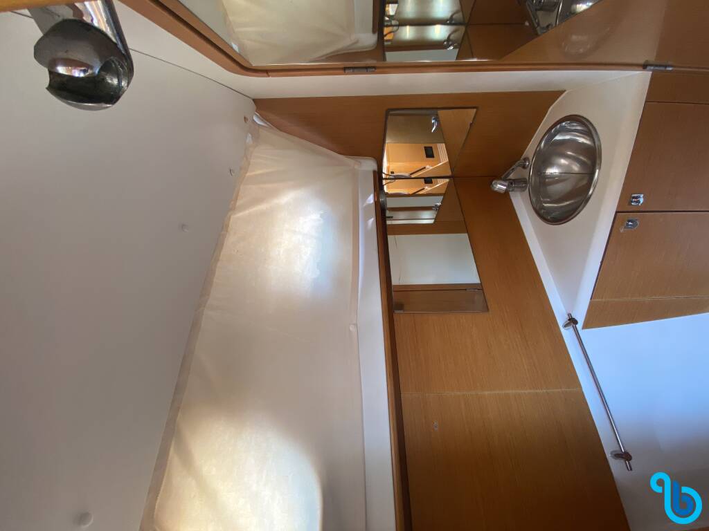 Sun Odyssey 44i, Capella