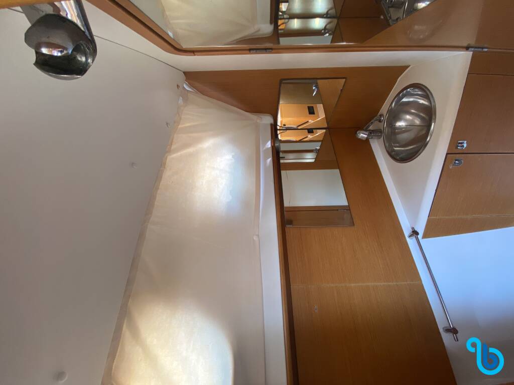 Sun Odyssey 44i, Capella