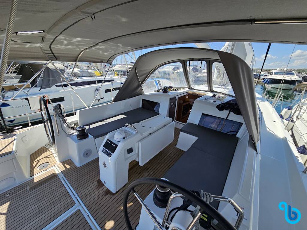 Sun Odyssey 490, Luna