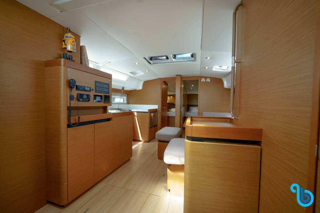 Sun Odyssey 490, Kalm