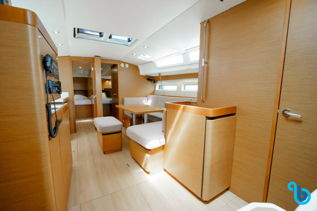 Sun Odyssey 490, Kalm