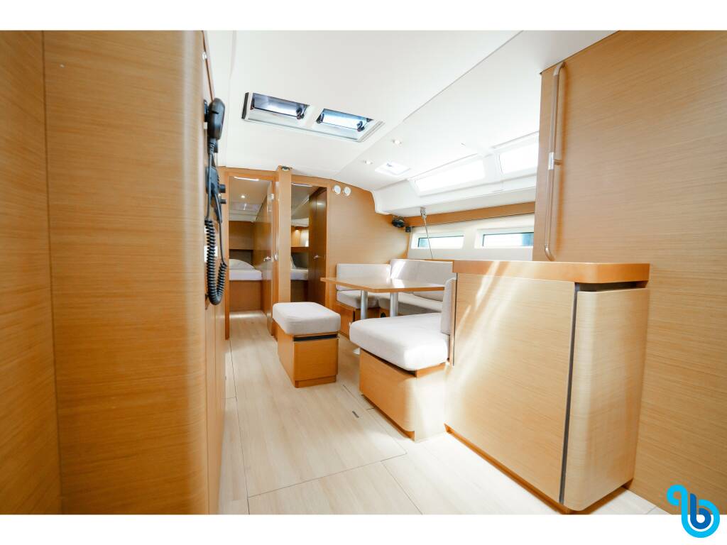 Sun Odyssey 490, Kalm