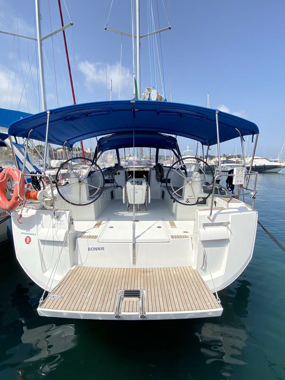 Sun Odyssey 519, 