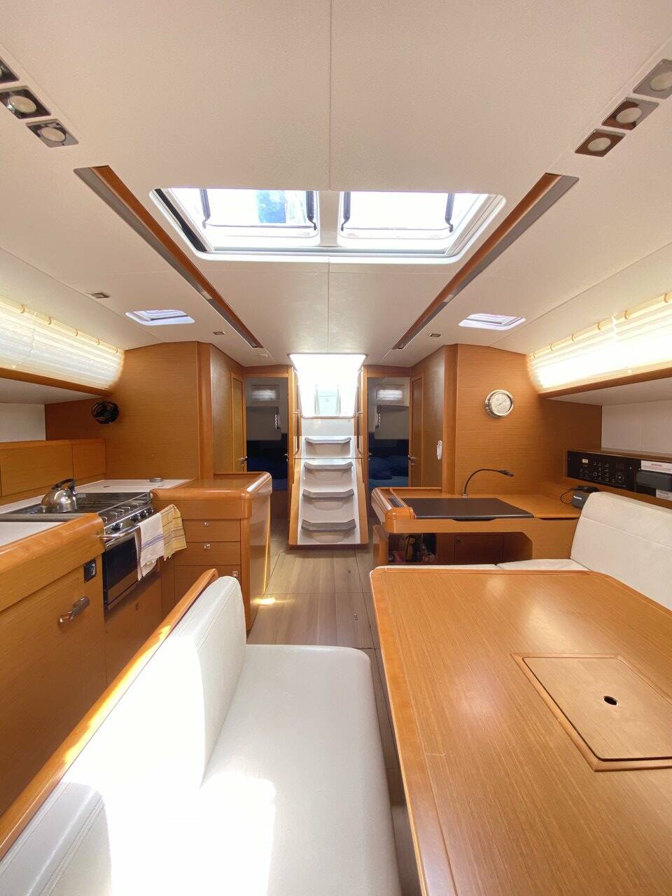 Sun Odyssey 519, 