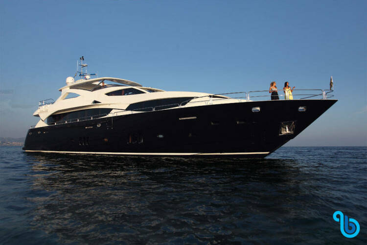 Arago Luxury motor yacht